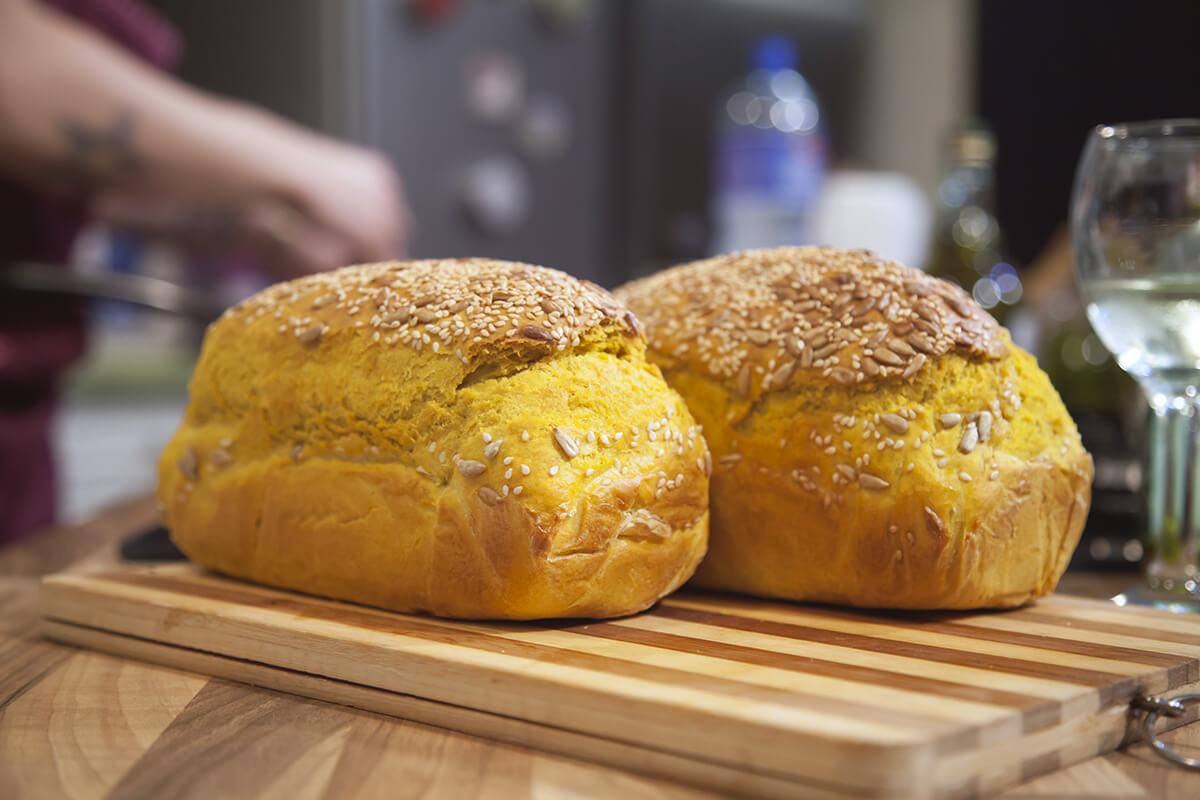 Bread with turmeric and sesame seeds