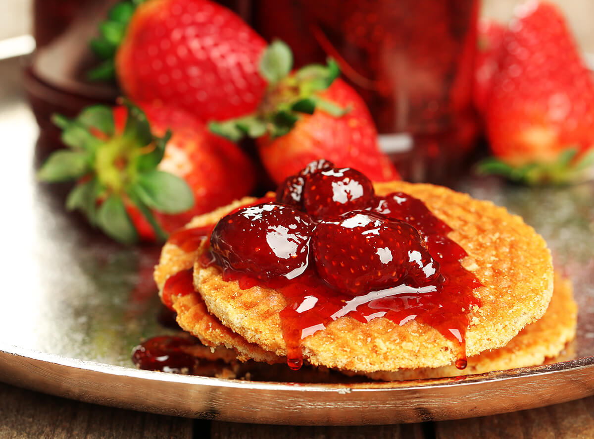 Wafers with strawberry jam